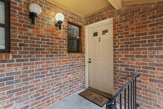 Photo - 2205 Surrey Ct
