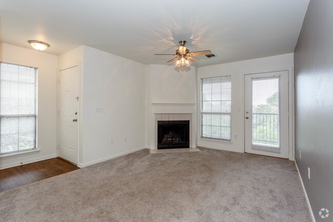 2BR, 1BA - Bradford
