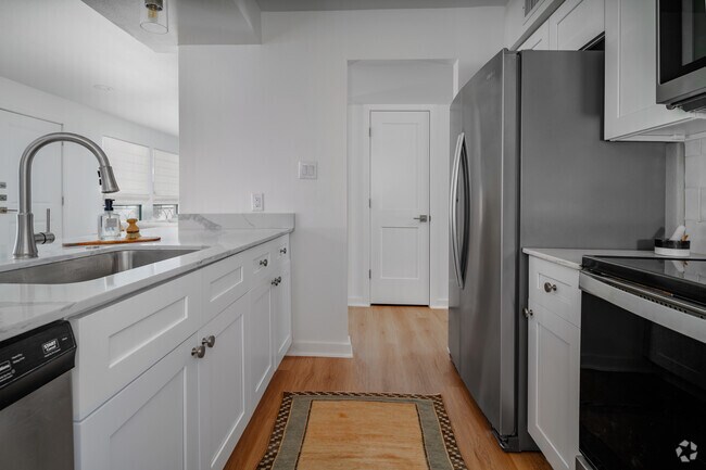 2BR, 1BA - 1009SF - Kitchen