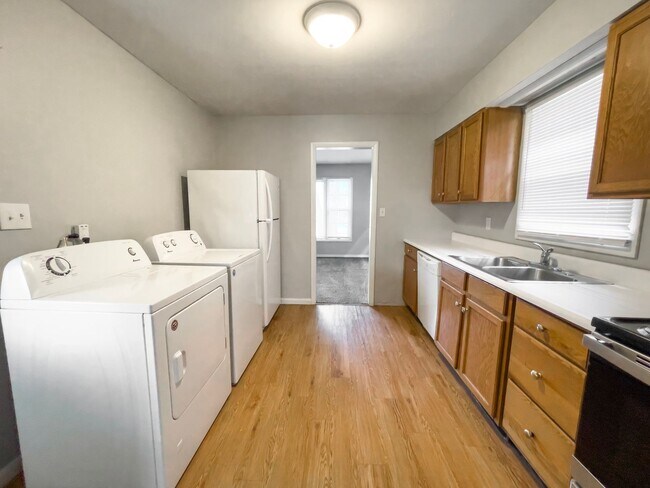 Photo - In-Unit Washer and Dryer