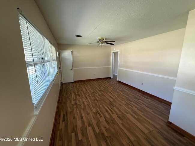 Photo - 405 McGuire Cir