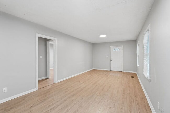 Photo - 178 Meador Way SE
