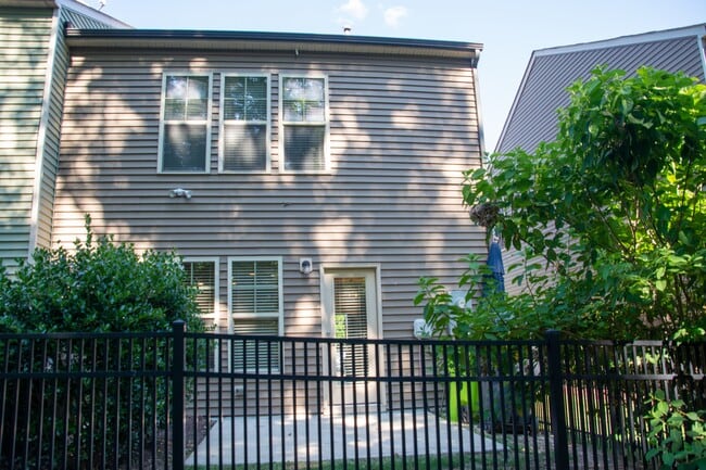 Photo - 122 Tuftin Dr