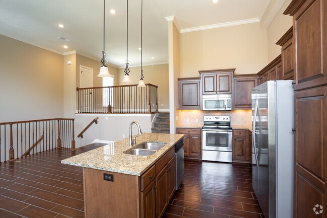 1BR, 1.5BA - 1195 SF