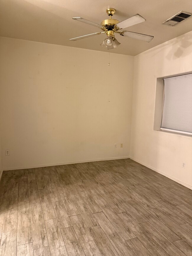 Photo - 602 Yellow Meadow Ct Unidad B