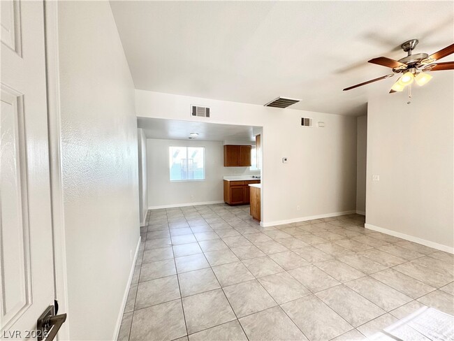 Photo - 1835 E Calvada Blvd Unidad 1