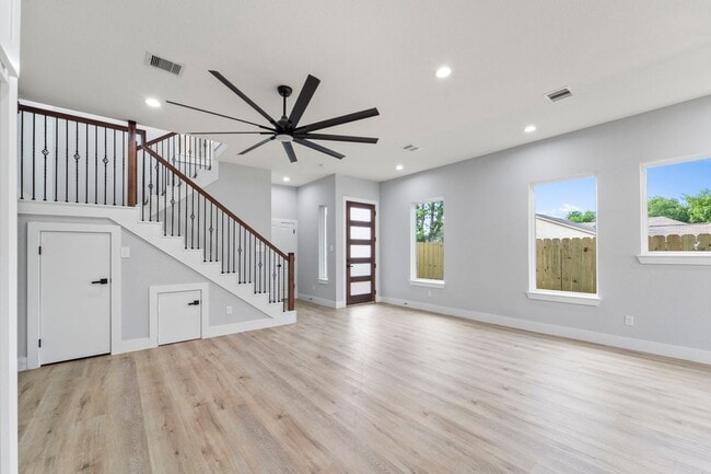 Photo - 6631 Foster St