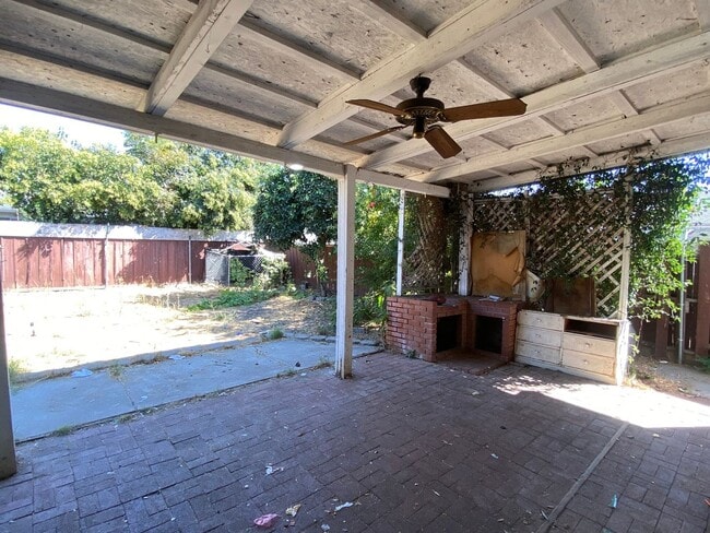 Photo - 1857 Crestwood Cir