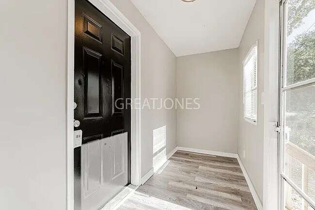Photo - 512 Hampton Ave NW
