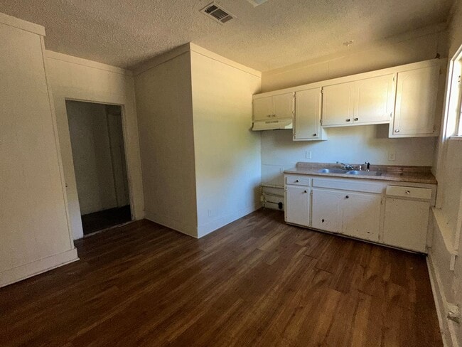 Photo - Cute 3 bedroom duplex