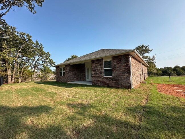 Photo - Beautiful 3 Bedroom, 2 Bathroom on a 1.25 Acre Lot in Ridge Creek Addition!