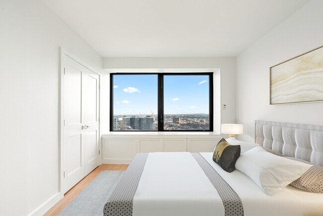 Building Photo - 85 E India Row Unit 34D