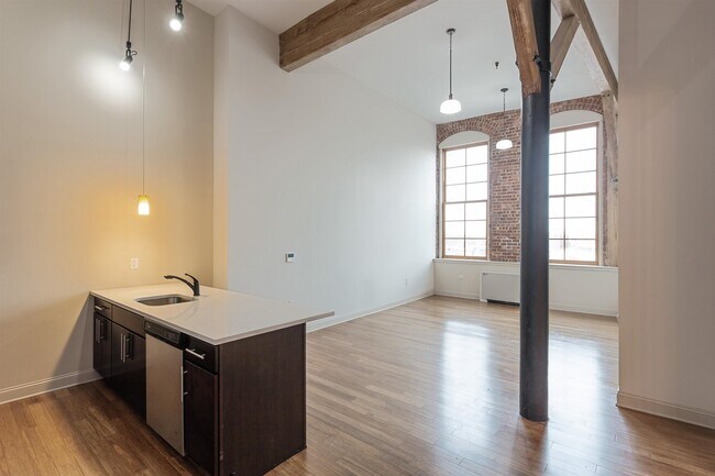 Photo - 154 Ave E Unit B407