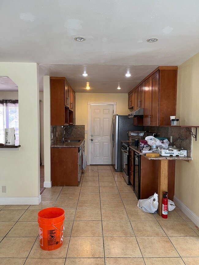 2592 Santa Barbara Dr