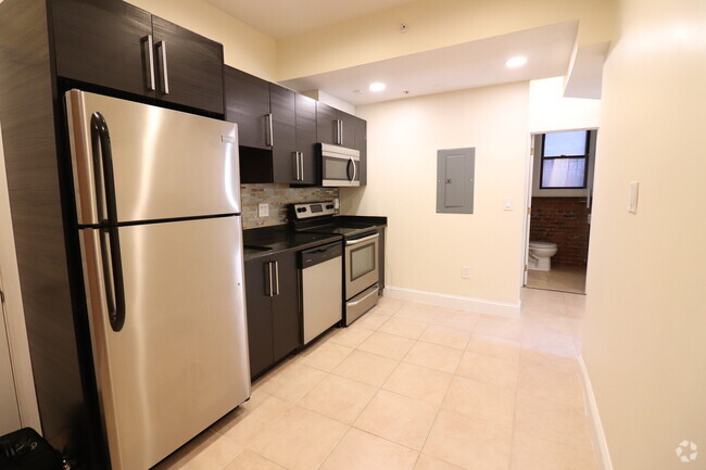 Building Photo - 1203 Beacon St Unit 7 Rental