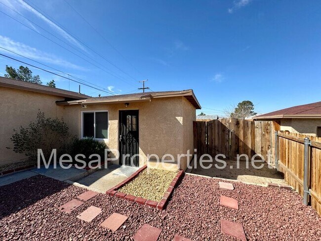 Photo - 900 W Buena Vista St Unidad #1 (back)