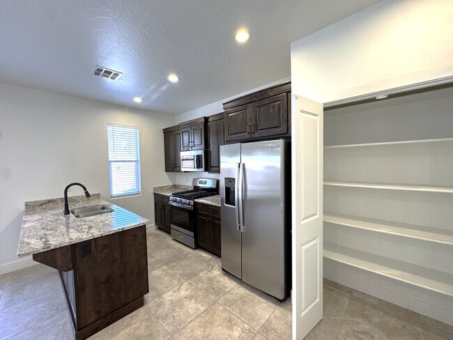 Photo - 322 N 2480 W