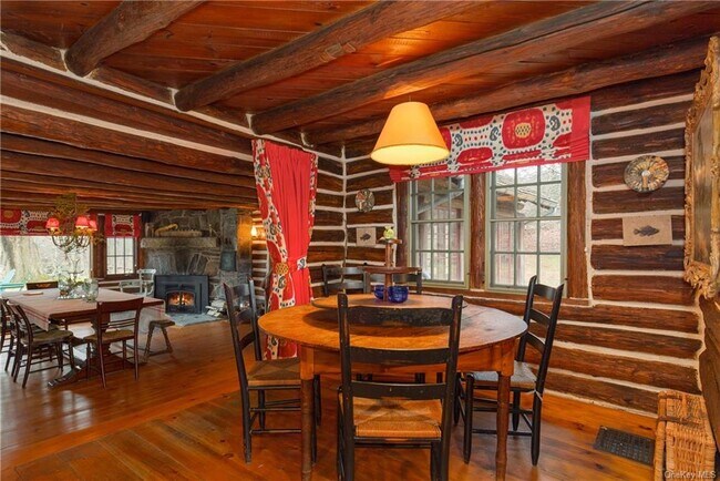 Photo - 204 S Amenia Rd