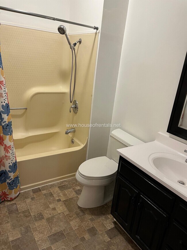 Photo - 1104 S Division St