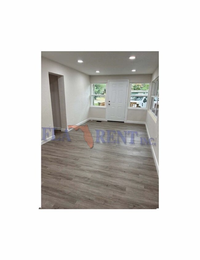 Photo - 4/2 Bungalow in Geneva!!