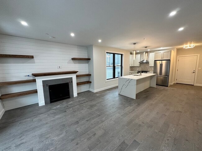 Building Photo - 197 Condor St Unit 4