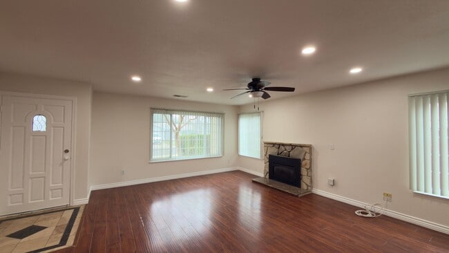 Photo - 4 Bedroom | 2.5 Bathroom | Single Family Home in Rosemont Available Now