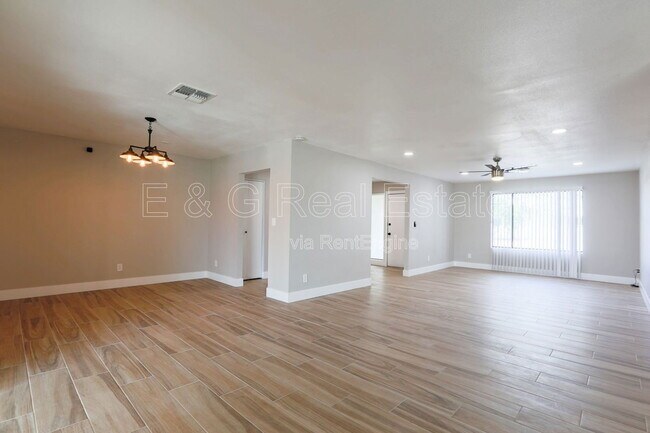 Photo - 1817 E Alameda Dr