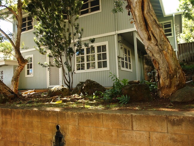 Building Photo - 2640 Ipulei Pl Unit DN