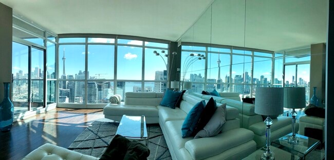 Building Photo - 219 Fort York Blvd Unit LPH3702