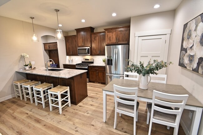 Photo - 6201 Tyler Pky