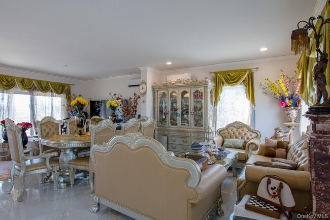 126 Trafalgar Dr
