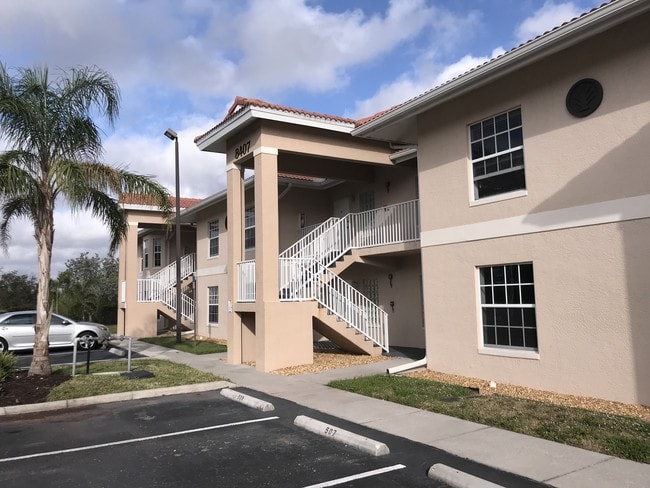 Building Photo - 8423 Bernwood Cove Loop Unit 403 Rental