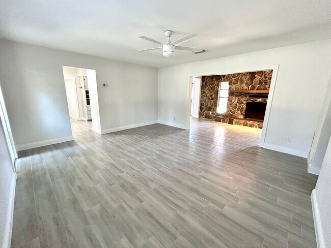 Photo - 487 Overstreet Ave