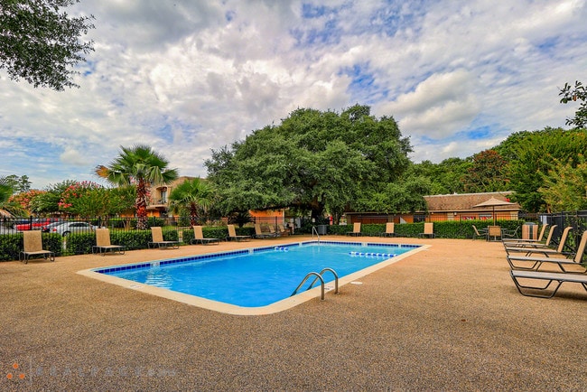 Building Photo - Greentree Rental