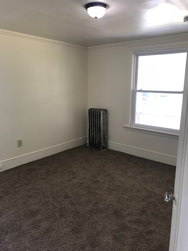 Bedroom - 1708 Linden St Unit B