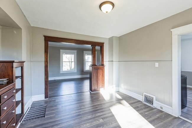 Photo - 1573 Jermain Dr