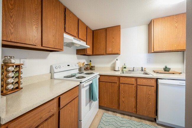 Dewberry - Kitchen - Beckwith Place Apartments