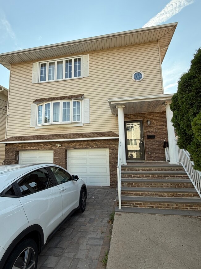 Building Photo - 231 Sedore Ave