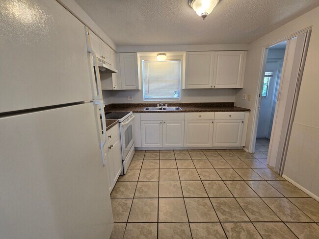 Photo - 6916 Brentford Rd Unit 6916 Brentford Rd