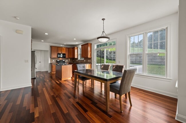 5 Rolling Hills Dr