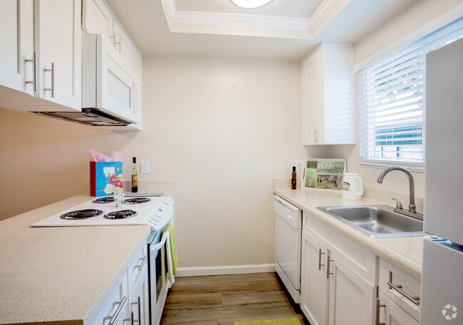 1BR, 1BA - 650SF