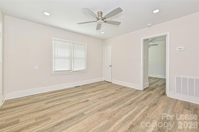 Photo - 1801 Lasalle St