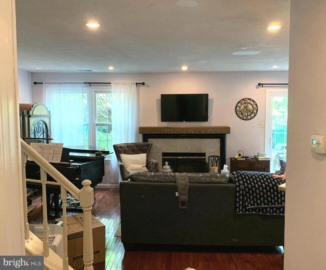 Photo - 647 Palmer Ln