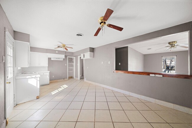 Photo - 128 Kress St