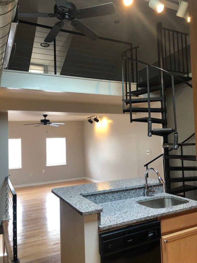 Photo - 1018 Bingham St