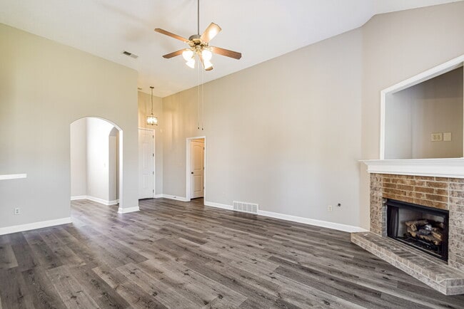 Photo - 1721 Englehart St