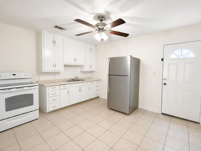 Photo - 225 St Johns St
