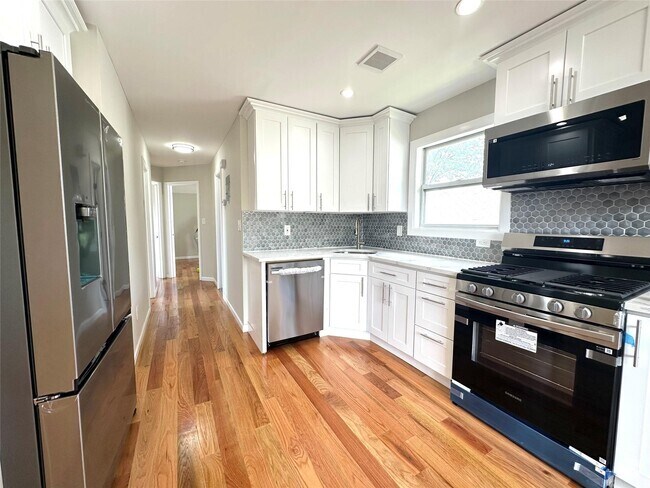 Building Photo - 142-32 174th St Unit 2 Rental
