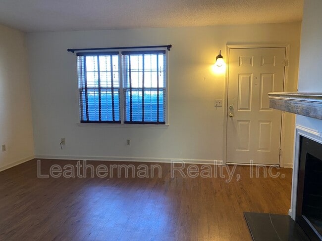 Photo - 738 Coventry Ln