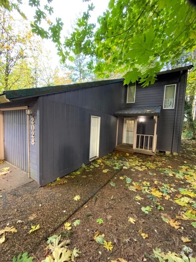 Building Photo - AVAILILBE NOW West Olympia 2bdr 1.5bath To... Rental